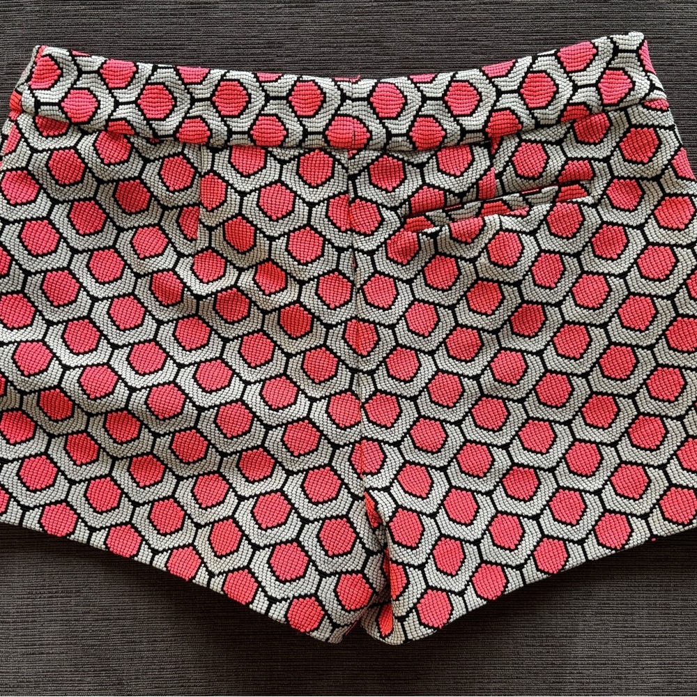 Trina Turk “Corbin” Black, Pink & White Honeycomb Jacquard Geometric Shorts - Picture 2 of 8